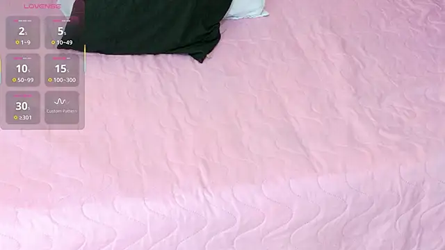 Snapshot of littleebonymommy chatting on 11-13-25, 08:30 littleebonymommy online show from 11-13-25, 08:30