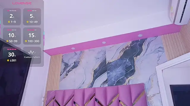 Snapshot of littleebonymommy chatting on 11-19-25, 04:18 littleebonymommy online show from 11-19-25, 04:18