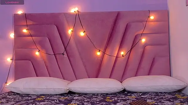 Snapshot of littleebonymommy chatting on 01-15-26, 08:56 littleebonymommy online show from 01-15-26, 08:56