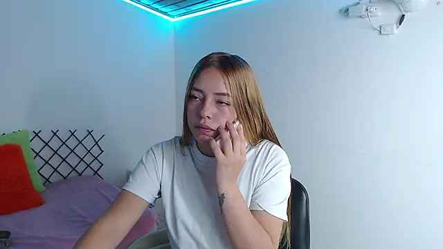 Snapshot of karla_charloby chatting on 09-23-25, 01:14 karla charloby online show from 09-23-25, 01:14