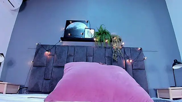 DulceAurora   online show from 10-07-25, 02:42