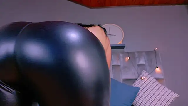 DulceAurora   online show from 10-18-25, 10:49