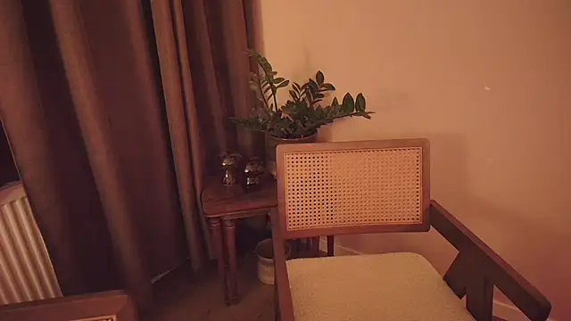 Snapshot of Nina24 chatting on 10-25-25, 08:25 Nina24 online show from 10-25-25, 08:25