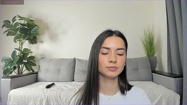 Snapshot of NicoleLuv chatting on 01-16-25, 04:07 NicoleLuv online show from 01-16-25, 04:07