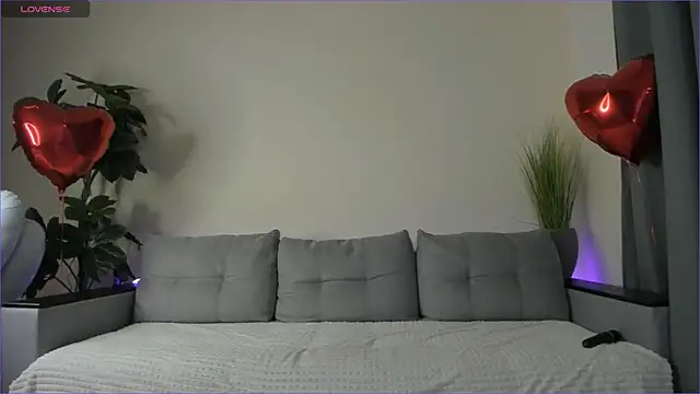 Snapshot of NicoleLuv chatting on 02-19-25, 04:11 NicoleLuv online show from 02-19-25, 04:11