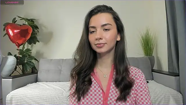 Snapshot of NicoleLuv chatting on 02-20-25, 07:19 NicoleLuv online show from 02-20-25, 07:19