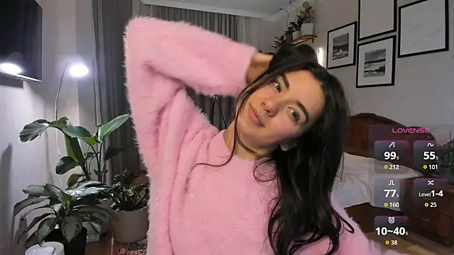 Snapshot of NicoleLuv chatting on 12-22-25, 04:04 NicoleLuv online show from 12-22-25, 04:04