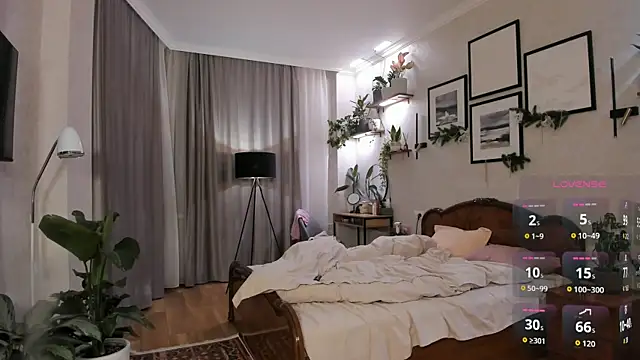 Snapshot of NicoleLuv chatting on 01-14-26, 04:23 NicoleLuv online show from 01-14-26, 04:23