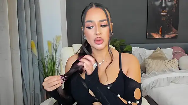 Sonia  Rey online show from 11-15-25, 01:25