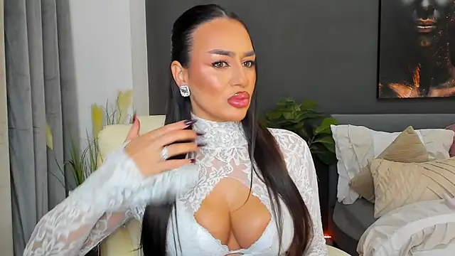 Sonia  Rey online show from 11-18-25, 09:08