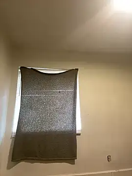 Snapshot of honeybrow chatting on 12-29-24, 03:35 honeybrow online show from 12-29-24, 03:35