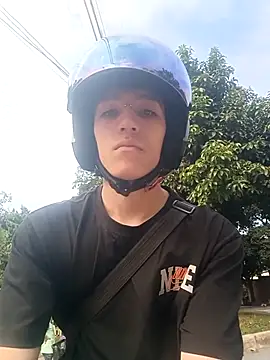 Snapshot of CRYBYT9 chatting on 09-19-25, 10:43 CRYBYT9 online show from 09-19-25, 10:43