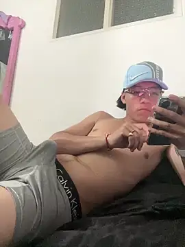 Snapshot of CRYBYT9 chatting on 11-26-25, 01:39 CRYBYT9 online show from 11-26-25, 01:39