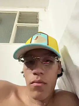 Snapshot of CRYBYT9 chatting on 11-27-25, 02:35 CRYBYT9 online show from 11-27-25, 02:35