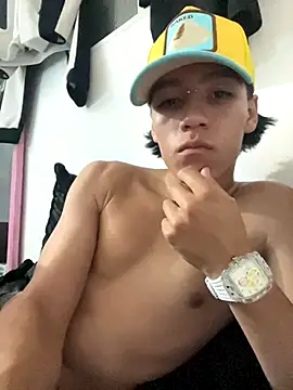 Snapshot of CRYBYT9 chatting on 12-02-25, 02:39 CRYBYT9 online show from 12-02-25, 02:39