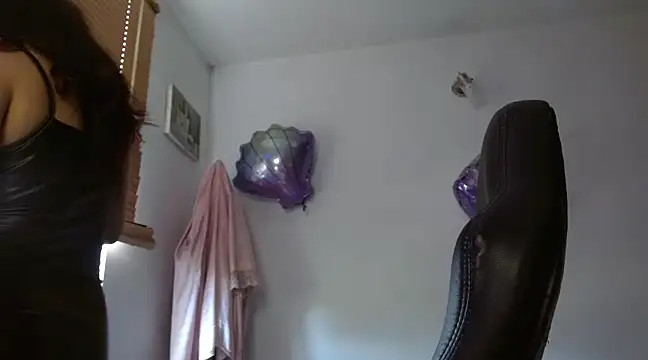 angelasmith15 online show from 01-05-25, 04:16