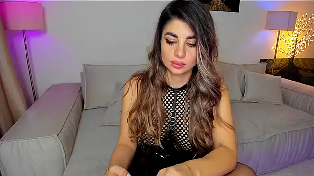 Snapshot of Queenofyouredreams chatting on 01-26-25, 03:59 Queenofyouredreams online show from 01-26-25, 03:59