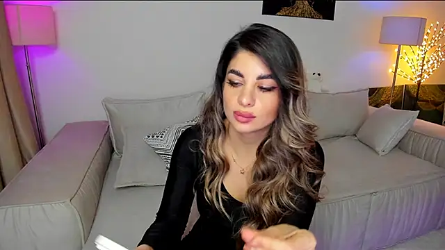 Snapshot of Queenofyouredreams chatting on 02-23-25, 03:24 Queenofyouredreams online show from 02-23-25, 03:24