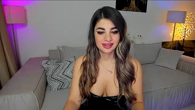 Snapshot of Queenofyouredreams chatting on 03-06-25, 01:58 Queenofyouredreams online show from 03-06-25, 01:58