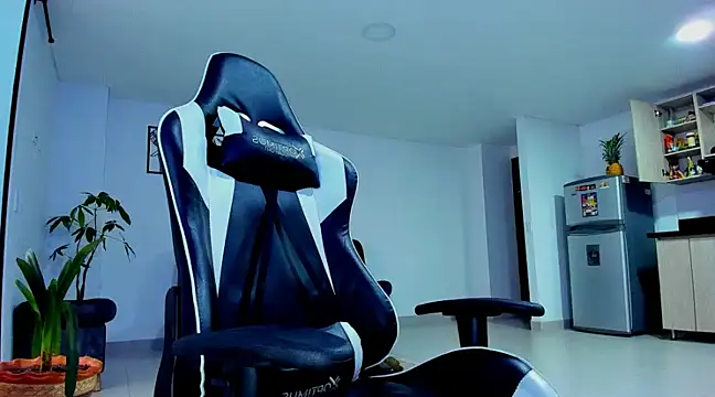 alexander collin02 online show from 02-04-25, 12:44