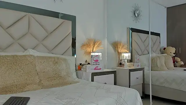 Snapshot of alexa_tobar chatting on 09-23-25, 04:43 alexa tobar online show from 09-23-25, 04:43