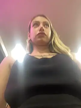 Snapshot of loira_messi chatting on 02-28-25, 10:28 loira messi online show from 02-28-25, 10:28