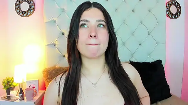 Snapshot of ValeryLovee chatting on 12-23-24, 09:27 ValeryLovee online show from 12-23-24, 09:27