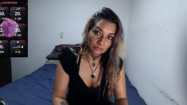 Snapshot of FENIX_LUXURY chatting on 02-05-25, 04:47 FENIX LUXURY online show from 02-05-25, 04:47