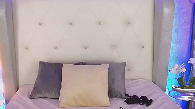 Snapshot of ViolettMoon1 chatting on 01-04-25, 10:16 ViolettMoon1 online show from 01-04-25, 10:16