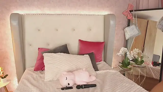 Snapshot of ViolettMoon1 chatting on 02-20-25, 05:12 ViolettMoon1 online show from 02-20-25, 05:12