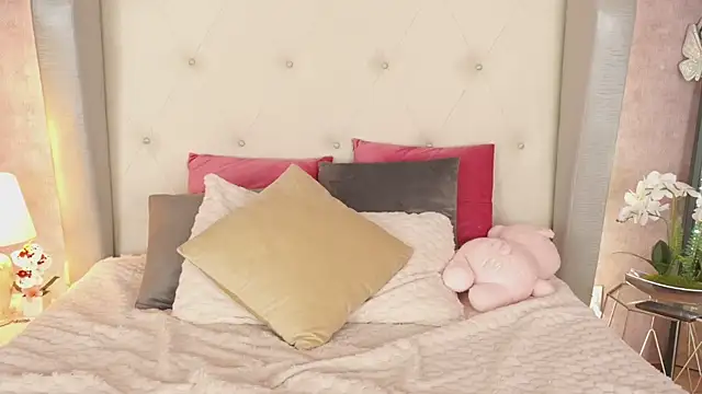 Snapshot of ViolettMoon1 chatting on 03-07-25, 10:35 ViolettMoon1 online show from 03-07-25, 10:35