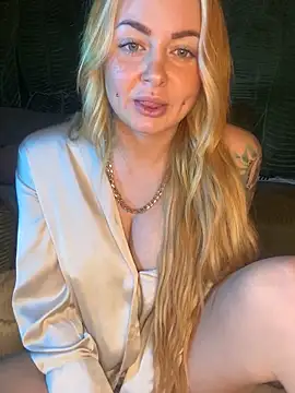 Snapshot of ObviouslyPeachy chatting on 01-08-25, 10:27 ObviouslyPeachy online show from 01-08-25, 10:27