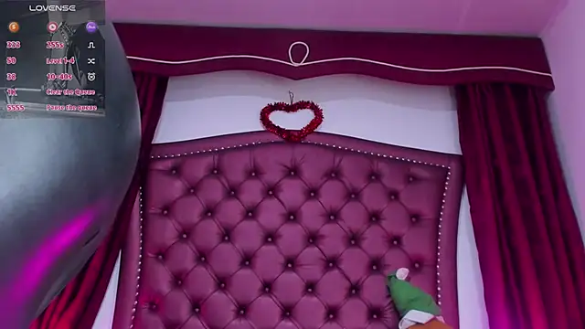 Snapshot of Maddissonlove chatting on 12-15-25, 12:53 Maddissonlove online show from 12-15-25, 12:53