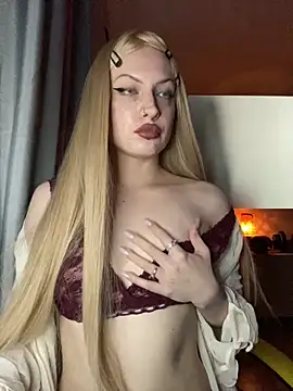 Snapshot of LolaBrattySweetie chatting on 10-15-25, 07:14 LolaBrattySweetie online show from 10-15-25, 07:14