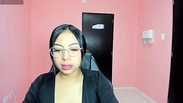 Snapshot of AlanaPetterson chatting on 12-10-24, 12:49 AlanaPetterson online show from 12-10-24, 12:49