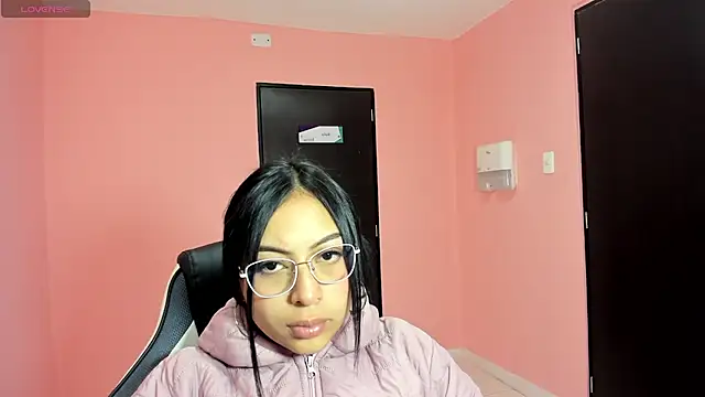 Snapshot of AlanaPetterson chatting on 12-11-24, 12:34 AlanaPetterson online show from 12-11-24, 12:34