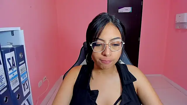 Snapshot of AlanaPetterson chatting on 12-14-24, 12:55 AlanaPetterson online show from 12-14-24, 12:55