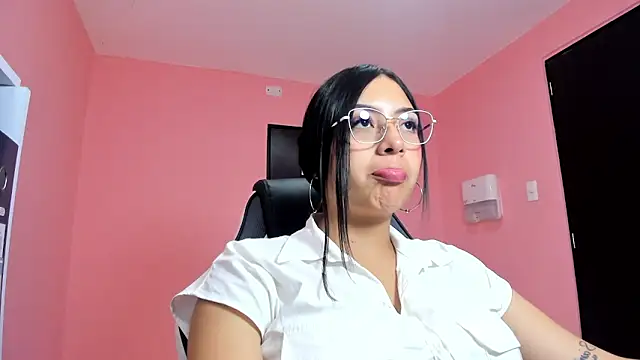 Snapshot of AlanaPetterson chatting on 12-16-24, 03:54 AlanaPetterson online show from 12-16-24, 03:54