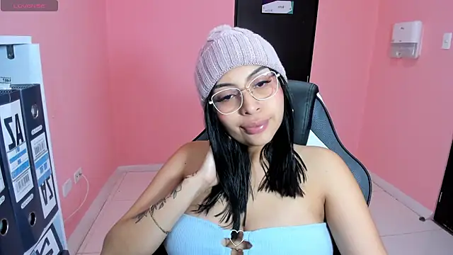 Snapshot of AlanaPetterson chatting on 12-28-24, 01:17 AlanaPetterson online show from 12-28-24, 01:17