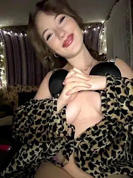 Snapshot of sexydaisyxx chatting on 10-15-25, 09:09 sexydaisyxx online show from 10-15-25, 09:09