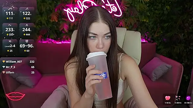 Snapshot of Sunny_Sweety chatting on 02-28-25, 04:10 Sunny Sweety online show from 02-28-25, 04:10