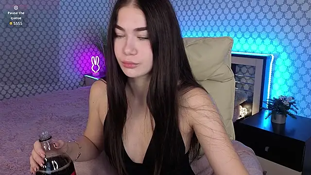 Snapshot of Sunny_Sweety chatting on 10-18-25, 03:35 Sunny Sweety online show from 10-18-25, 03:35