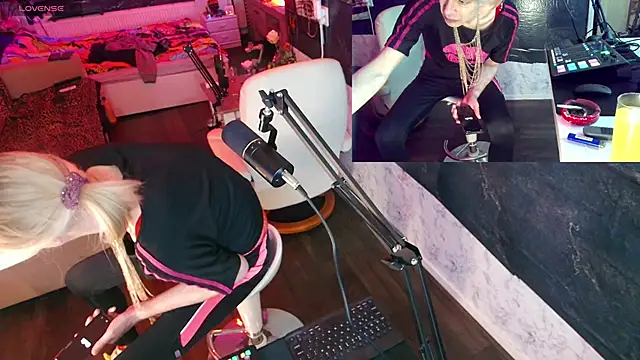 Doggyray44 online show from 12-21-24, 04:25