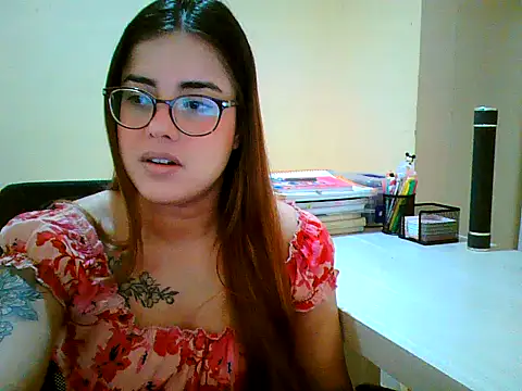 Snapshot of maliamiller chatting on 09-23-25, 12:08 maliamiller online show from 09-23-25, 12:08