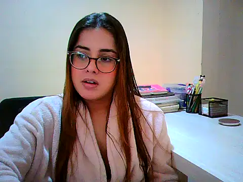 Snapshot of maliamiller chatting on 09-26-25, 10:36 maliamiller online show from 09-26-25, 10:36