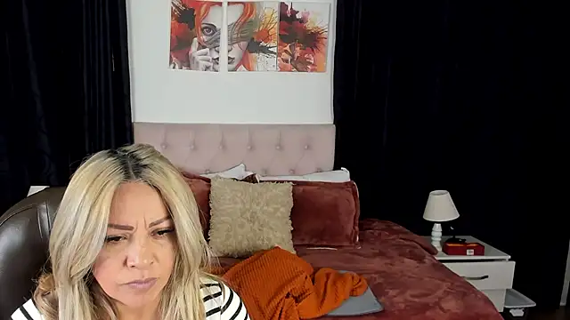 Snapshot of Sam_and_molly_ chatting on 01-21-25, 06:45 Sam and molly  online show from 01-21-25, 06:45