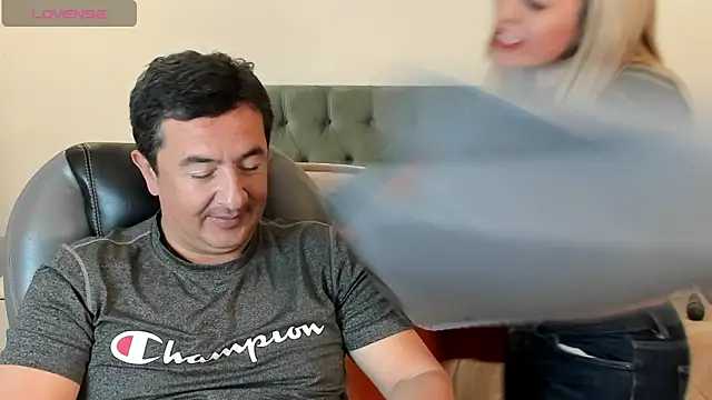 Snapshot of Sam_and_molly_ chatting on 01-30-25, 07:15 Sam and molly  online show from 01-30-25, 07:15