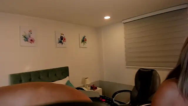 Snapshot of Sam_and_molly_ chatting on 02-12-25, 10:04 Sam and molly  online show from 02-12-25, 10:04