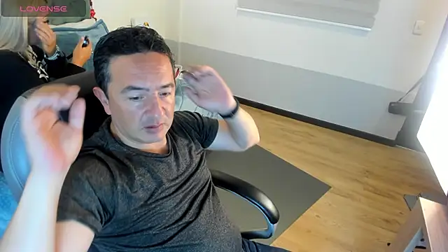 Snapshot of Sam_and_molly_ chatting on 02-14-25, 07:44 Sam and molly  online show from 02-14-25, 07:44