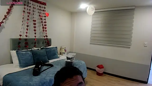 Snapshot of Sam_and_molly_ chatting on 02-18-25, 07:09 Sam and molly  online show from 02-18-25, 07:09